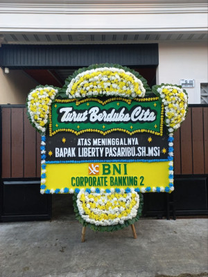 Papan Bunga Duka di Berbas Pantai
