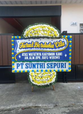Papan Bunga Duka di Berbas Pantai