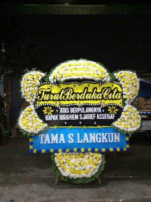 Papan Bunga Duka di Berbas Pantai